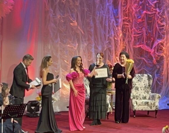 Târgoviște a fost capitala romanței: Trofeele „Crizantema de Aur” au fost câștigate de Alina Ichim și Camelia Florescu