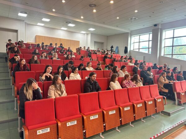 Educație financiară la Universitatea „Valahia” din Târgoviște: studenții învață să investească responsabil