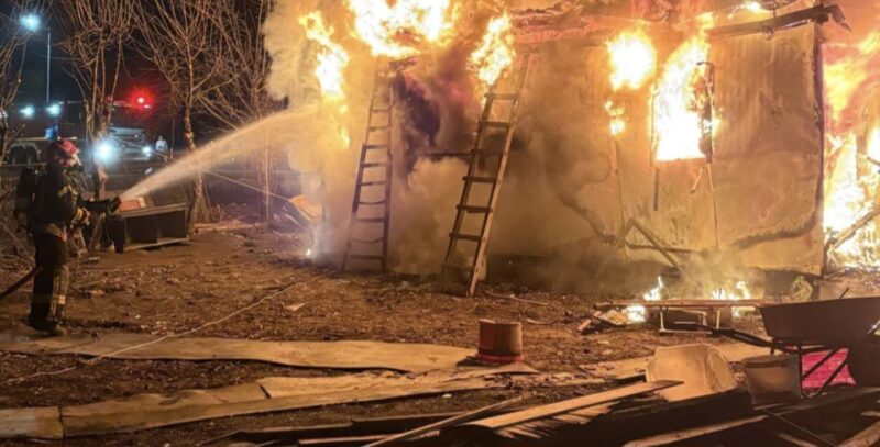 Incendiu puternic la un container de locuit din comuna Cojasca
