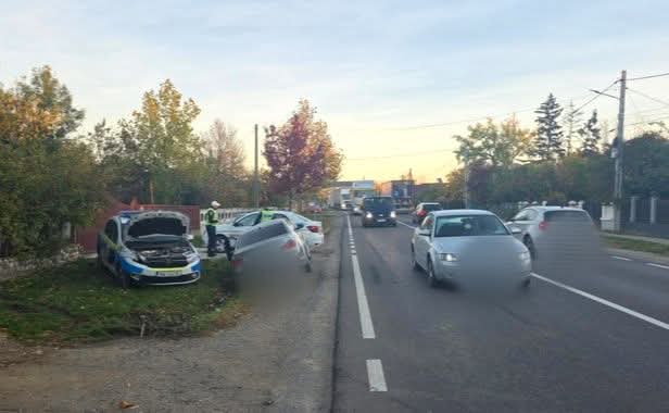 Mașină de poliție făcută praf într-un accident cu un BMW Mașină de poliție făcută praf într-un accident cu un BMW