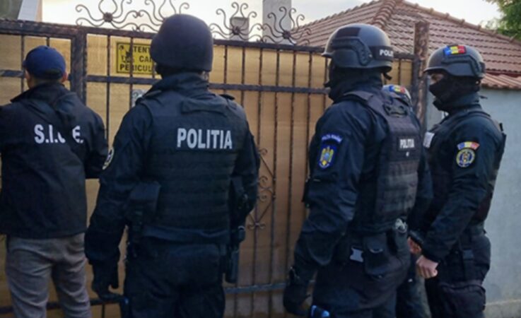 Percheziții domiciliare în comuna Nucet într-un dosar de furt calificat