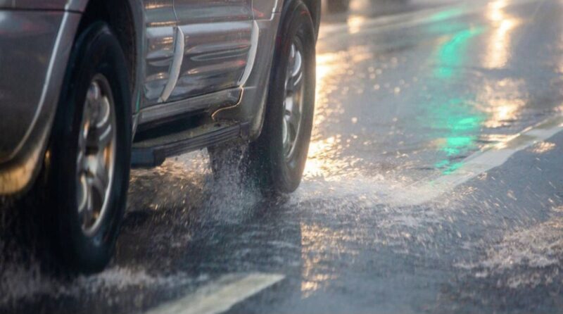 Poliția Rutieră recomandă prudență pe drumurile din județ în condiții de ploaie și risc de acvaplanare Poliția Rutieră recomandă prudență pe drumurile din județ în condiții de ploaie și risc de acvaplanare