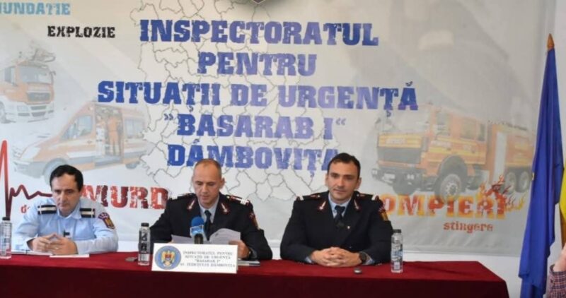 Pompierii dâmbovițeni îi îndeamnă pe cetățeni să folosească responsabil mijloacele de încălzire și să monteze detectoare de fum și gaze  Pompierii dâmbovițeni îi îndeamnă pe cetățeni să folosească responsabil mijloacele de încălzire și să monteze detectoare de fum și gaze