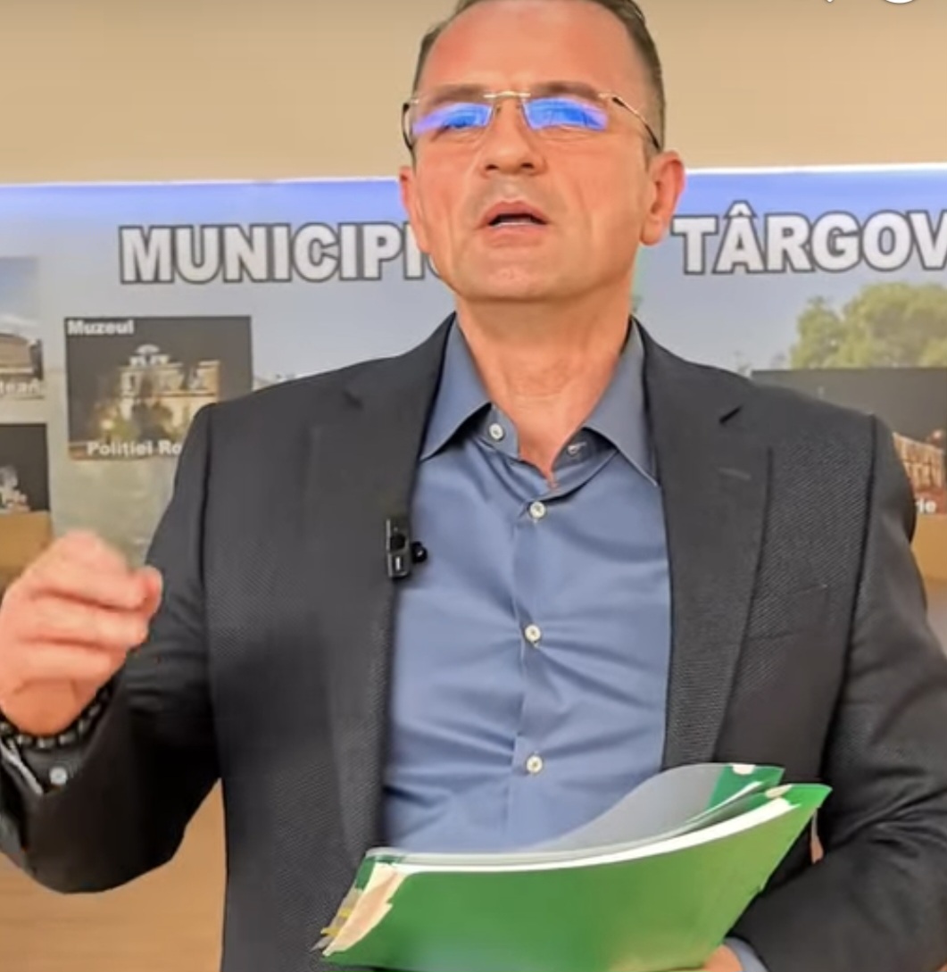 Primarul Daniel Cristian Stan a semnat contractul pentru modernizarea Bazinului Olimpic din Târgoviște