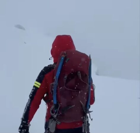 Salvare contracronometru pe Platoul Bucegi: Doi turiști salvați de echipele Salvamont Dâmbovița și Prahova 
