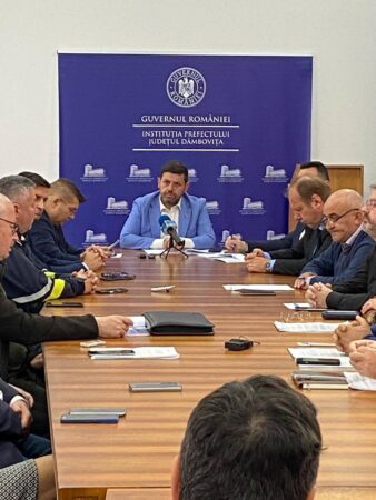 Ședința Colegiului Prefectural Dâmbovița: Măsuri pentru reabilitarea terenurilor degradate și asigurarea lemnului de foc pentru populație