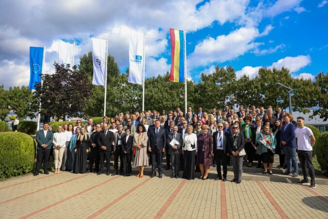 Steagul UNESCO, arborat la Universitatea „Valahia” din Târgoviște, la deschiderea noului an universitar