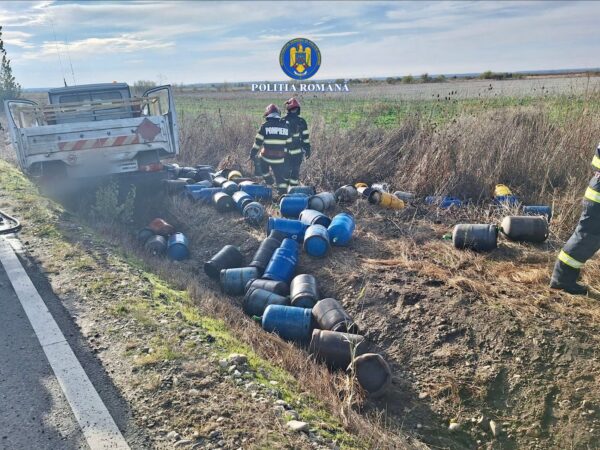 Tragedie pe DJ 711, în Dobra: Autoutilitară cu butelii răsturnată, șoferul și-a pierdut viața