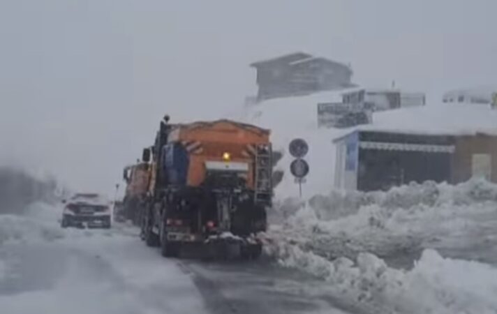 Transfăgărășanul (DN7C) se închide temporar din cauza ninsorilor abundente! Transfăgărășanul (DN7C) se închide temporar din cauza ninsorilor abundente!