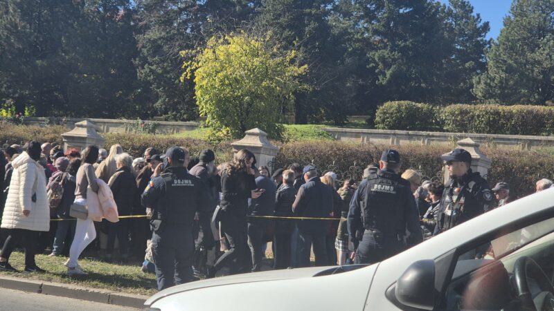 Val de pelerini la Catedrala Națională. Programul de vizitare a fost prelungit până pe 5 noiembrie .