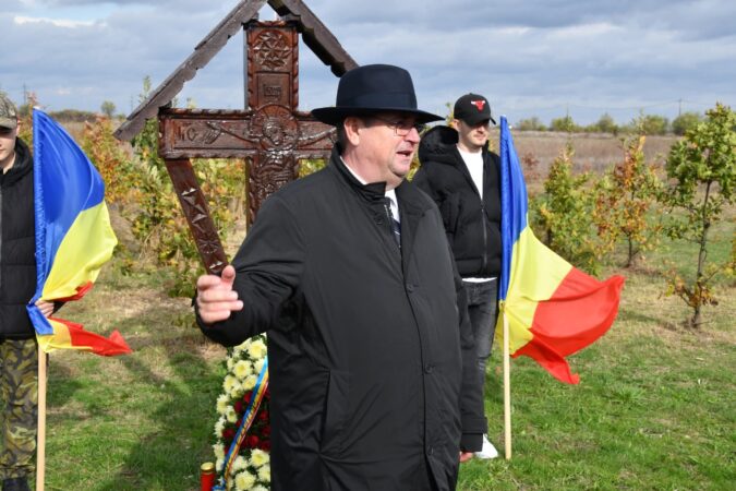 Ziua Armatei Române, marcată la Troița Parașutiștilor din Ghimpați