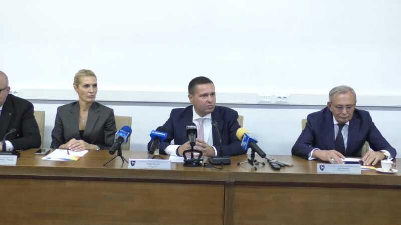 CJ Dâmbovița investește în școli: Echipamente digitale, mobilier modern și transport pentru elevi