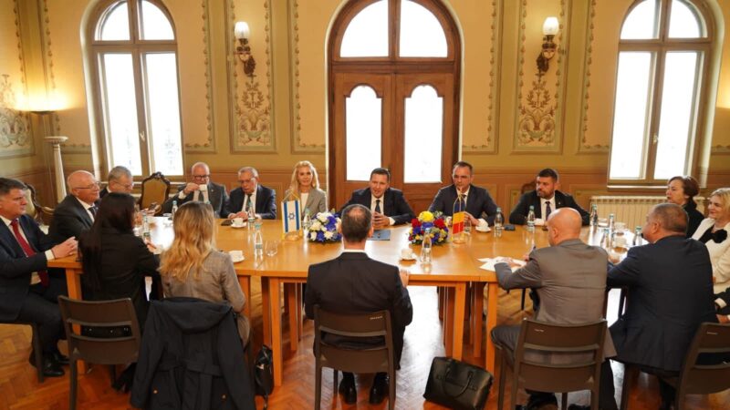 Ambasadorul Israelului în România, Lior Ben Dor, în vizită oficială la Primăria Târgoviște și CJ  Dâmbovița: Discuții despre istorie, comunitate și parteneriate economice