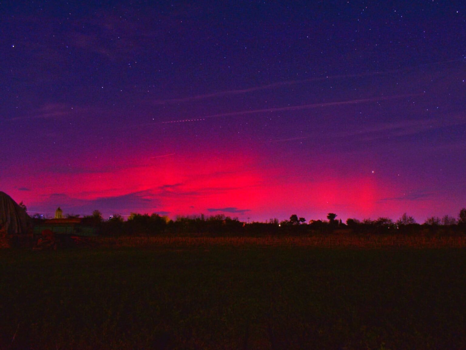 Aurora boreală, spectacol nocturn vizibil și pe cerul României