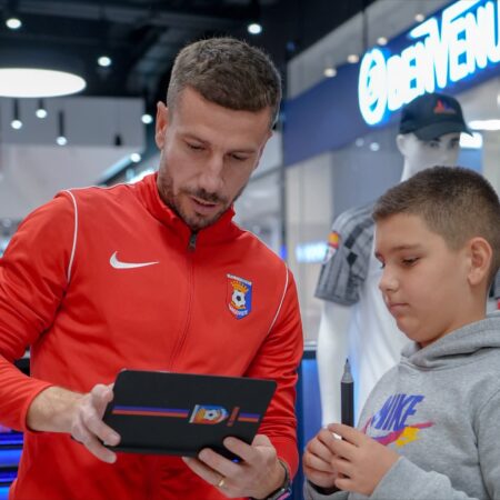 Chindia Târgoviște a deschis  magazin oficial în Dâmbovița Mall, peste 300 de fani prezenți la inaugurare