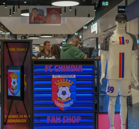 Chindia Târgoviște a deschis  magazin oficial în Dâmbovița Mall, peste 300 de fani prezenți la inaugurare