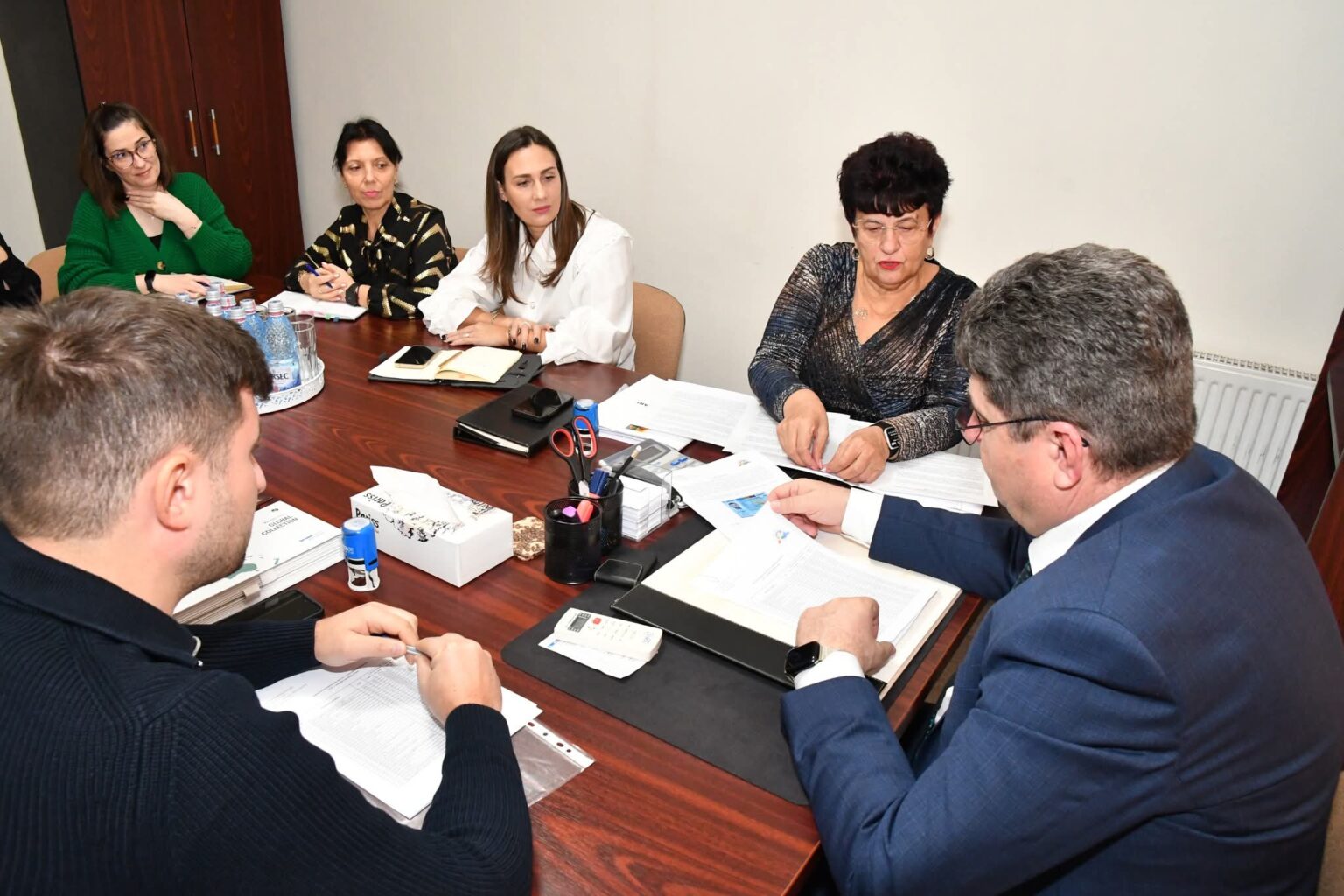 Contract semnat pentru dotarea Școlii Gimnaziale Colacu: Investiție majoră în modernizarea unității de învățământ din orașul Răcari