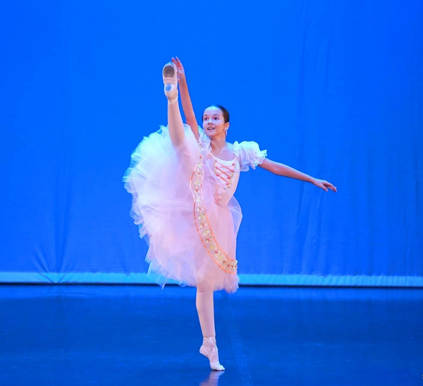 Daria, micuța balerină de la Răcari, candidată la titlul „Imaginea Concursului Internațional de Dans și Gym Lebăda de Cristal 2026”