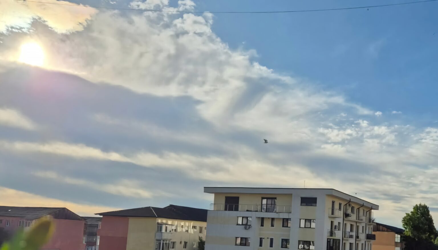 De marți vine toamna adevărată: Șoc termic, temperaturile scad cu până la 10 grade, iar ploile revin în toată țară De marți vine toamna adevărată: Șoc termic, temperaturile scad cu până la 10 grade, iar ploile revin în toată țară