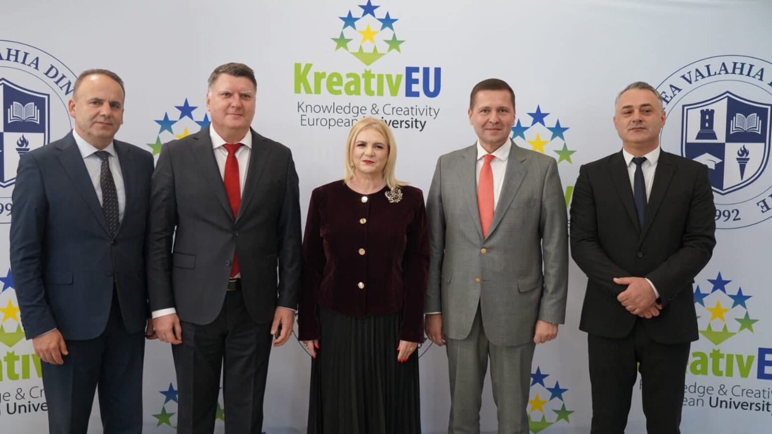 Excelența tinerilor cercetători, celebrată la Universitatea Valahia, președintele CJ Dâmbovița, Corneliu Ștefan: Aici se construiește viitorul Dâmboviței Excelența tinerilor cercetători, celebrată la Universitatea Valahia, președintele CJ Dâmbovița, Corneliu Ștefan: Aici se construiește viitorul Dâmboviței