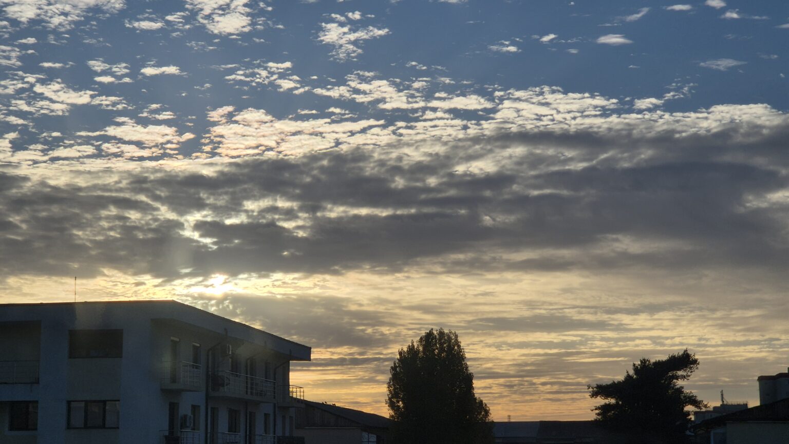 INFORMARE METEO pentru județul DÂMBOVIȚA: Front rece cu ploi și vânt, începând de astăzi INFORMARE METEO pentru județul DÂMBOVIȚA: Front rece cu ploi și vânt, începând de astăzi