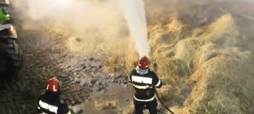 Incendiu la Morteni: Furaje mistuie de flăcări