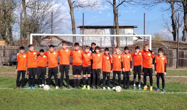 Juniori U15 – Luceafărul Târgoviște rămâne lider după ultimele meciuri jucate Juniori U15 – Luceafărul Târgoviște rămâne lider după ultimele meciuri jucate