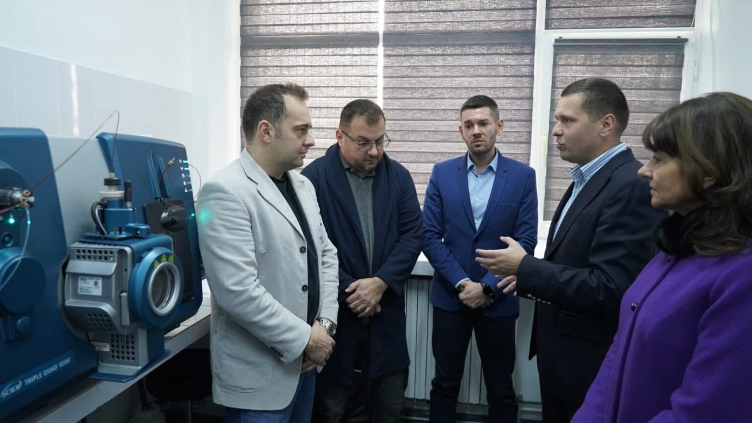 Laboratorul de Toxicologie al Spitalului Județean de Urgență Târgoviște, dotat cu un aparat modern pentru depistarea substanțelor psihoactive Laboratorul de Toxicologie al Spitalului Județean de Urgență Târgoviște, dotat cu un aparat modern pentru depistarea substanțelor psihoactive