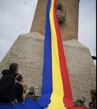 Marșul Tricolorului, ediția a VII-a, organizat de Școala Gimnazială „Vasile Cîrlova” din Târgoviște, cu prilejul Zilei Naționale Marșul Tricolorului, ediția a VII-a, organizat de Școala Gimnazială „Vasile Cîrlova” din Târgoviște, cu prilejul Zilei Naționale
