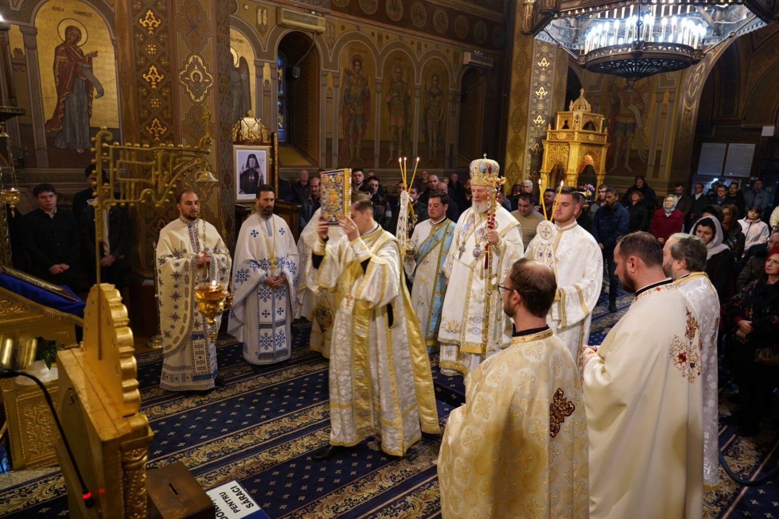 Mitropolitul Nifon a hirotonit un nou preot la Catedrala din Târgoviște și a rostit un cuvânt despre bogăția spirituală și milostenie Mitropolitul Nifon a hirotonit un nou preot la Catedrala din Târgoviște și a rostit un cuvânt despre bogăția spirituală și milostenie