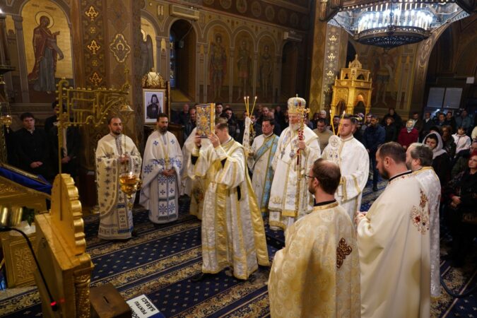Mitropolitul Nifon a hirotonit un nou preot la Catedrala din Târgoviște și a rostit un cuvânt despre bogăția spirituală și milostenie Mitropolitul Nifon a hirotonit un nou preot la Catedrala din Târgoviște și a rostit un cuvânt despre bogăția spirituală și milostenie