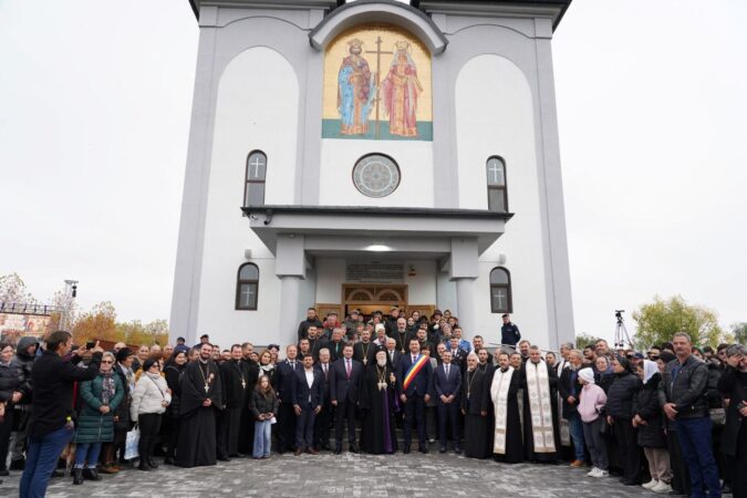 Președintele CJ Dâmbovița, Corneliu Ștefan, la sfințirea Bisericii „Sfinții Împărați Constantin și Elena” din Moreni