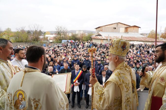 Președintele CJ Dâmbovița, Corneliu Ștefan, la sfințirea Bisericii „Sfinții Împărați Constantin și Elena” din Moreni
