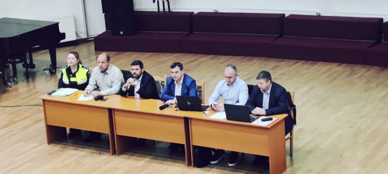 REAL PERICOL: Prefectul județului Dâmbovița, Marian Tănase atrage atenția asupra livrării necontrolate a coletelor în școli