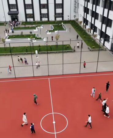 Școala Gimnazială "Radu cel Mare" din Târgoviște, transformată complet după modernizare, curte modernă și bază sportivă nouă