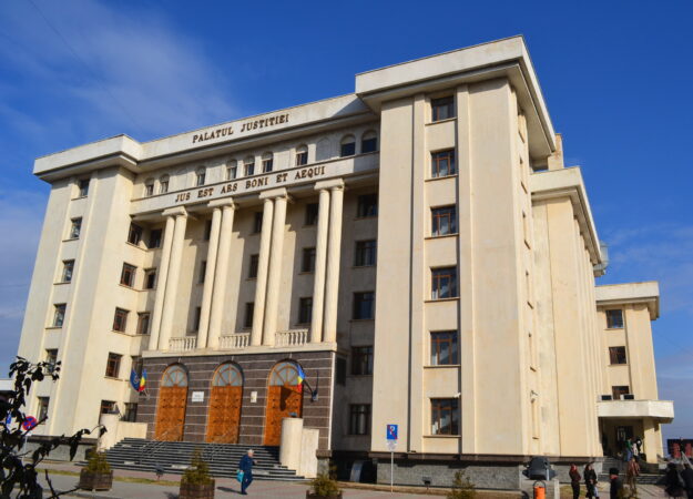 Revoltă în magistratură: Tribunalul Dâmbovița a dat aviz negativ noii legi a pensiilor speciale Revoltă în magistratură: Tribunalul Dâmbovița a dat aviz negativ noii legi a pensiilor speciale