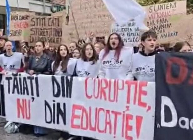 SINDICATELE DIN ÎNVĂȚĂMÂNT PROTESTEAZĂ: Nu sacrificați,  sistemul de învățământ pentru a acoperi sinecurile!