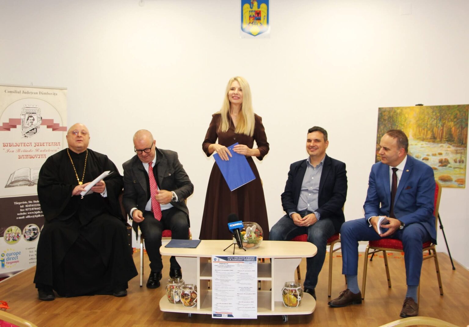  Zilele Bibliotecii Județene „I.H. Rădulescu” Dâmbovița au debutat cu premii, lansări de carte și vernisaj de pictură