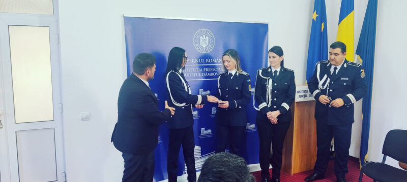 Avansări în grad profesional la Colegiul Prefectural Dâmbovița: Recunoașterea meritelor polițiștilor din Serviciile Permise și Pașapoarte Avansări în grad profesional la Colegiul Prefectural Dâmbovița: Recunoașterea meritelor polițiștilor din Serviciile Permise și Pașapoarte