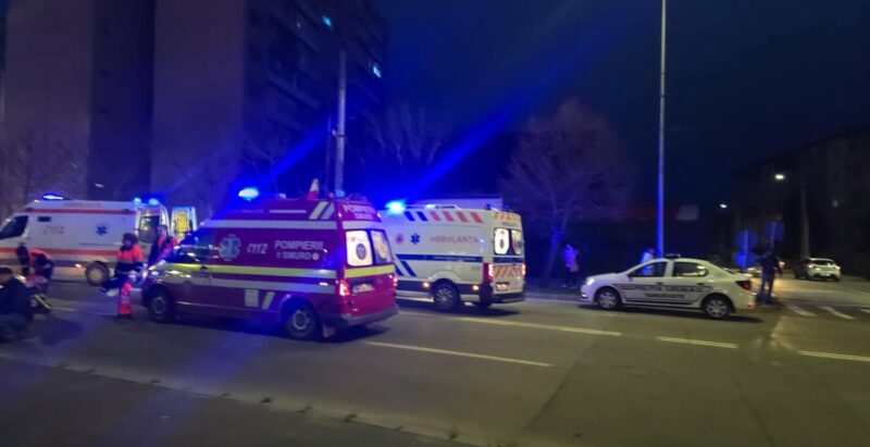 Clipe de groază pe Bulevardul Unirii din Târgoviște: A ajuns cu mașina în stâlp 