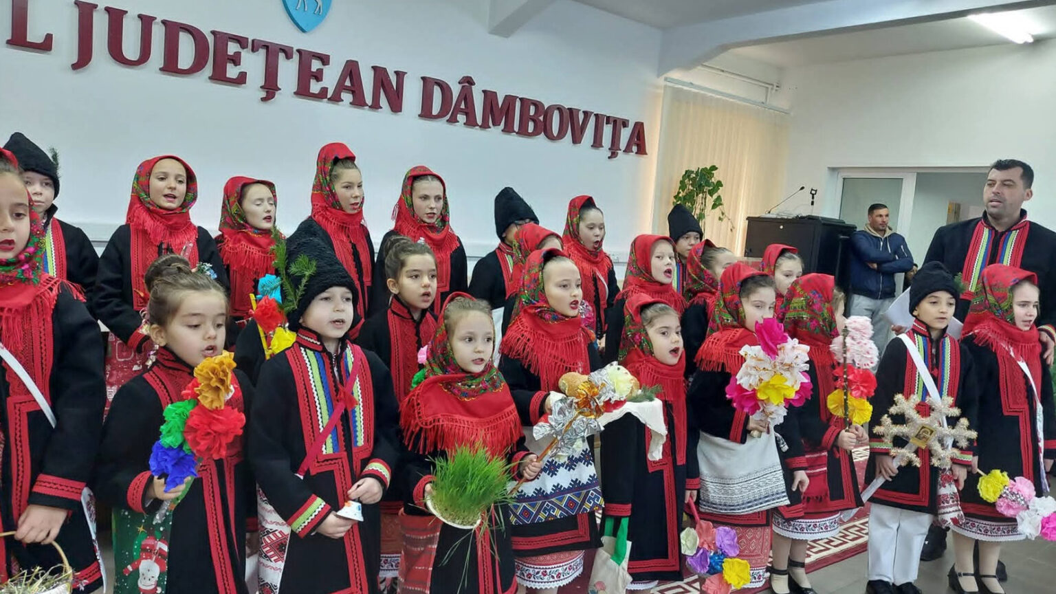 Colinde, copii și emoție: O săptămână de poveste la CJ Dâmbovița 
