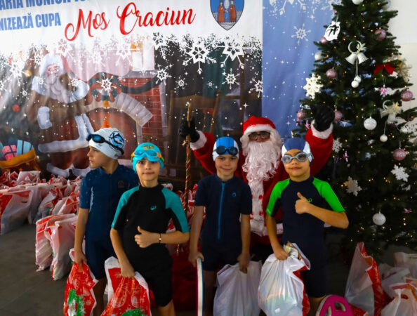 Competiție și spirit de sărbătoare la Cupa Moș Crăciun la Înot din Târgoviște