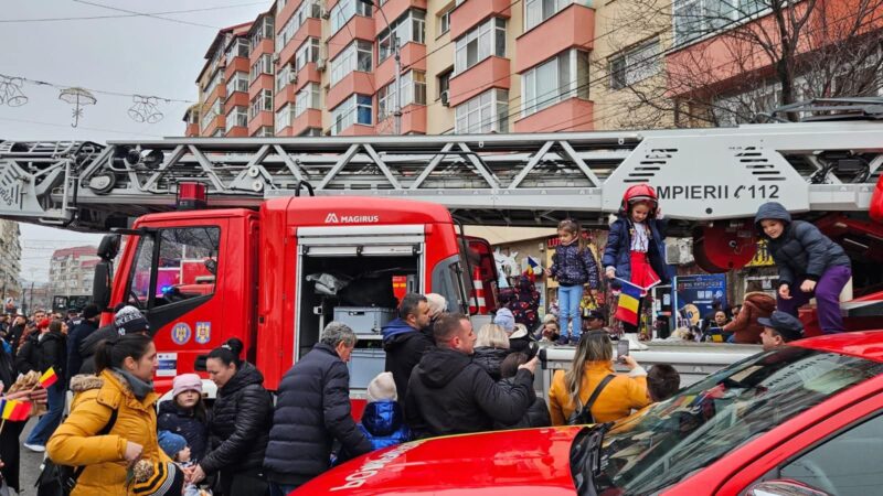 De 1 Decembrie la Târgoviște, defilare impresionantă și expoziție de tehnică de luptă