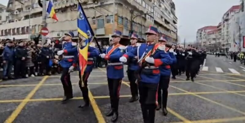 De 1 Decembrie la Târgoviște, defilare impresionantă și expoziție de tehnică de luptă
