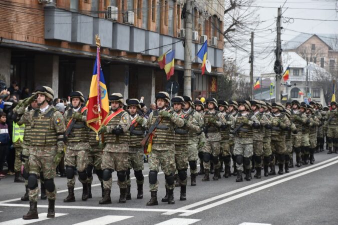 De 1 Decembrie la Târgoviște, defilare impresionantă și expoziție de tehnică de luptă