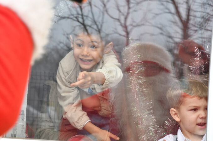 Drumul lui Moș Crăciun prin comunitatea Răcari – emoții, colinde și amintiri de neuitat