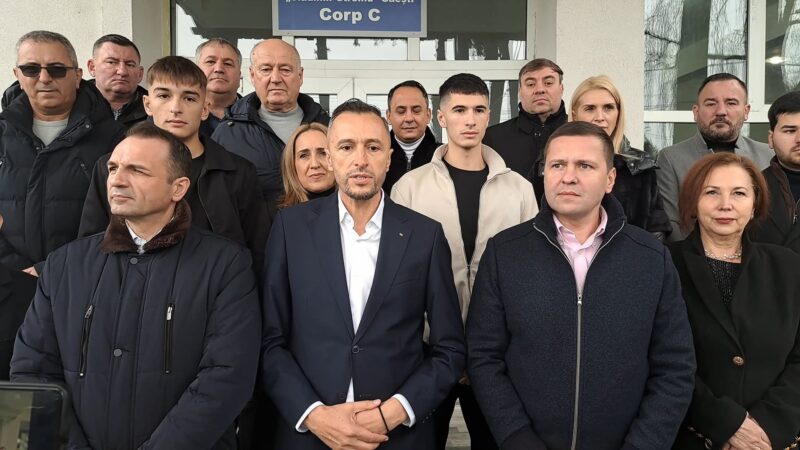 Găești: Alegeri pentru funcția de primar, președintele CJ Dâmbovița și primarul municipiului Târgoviște, au fost alături de candidatul Alexandru Iorga Găești: Alegeri pentru funcția de primar, președintele CJ Dâmbovița și primarul municipiului Târgoviște, au fost alături de candidatul Alexandru Iorga