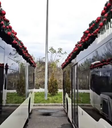 Hai la plimbare cu Autobuzul lui Moș Crăciun  prin Târgoviște!