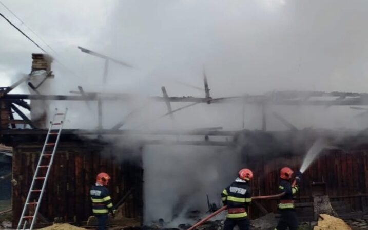 ISU Dâmbovița avertizează: Coșurile de fum necurățate și sobele defecte provoacă incendii în sezonul rece ISU Dâmbovița avertizează: Coșurile de fum necurățate și sobele defecte provoacă incendii în sezonul rece