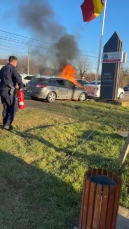 Intervenție rapidă a jandarmilor la Aninoasa: Accident rutier cu incendiu auto 